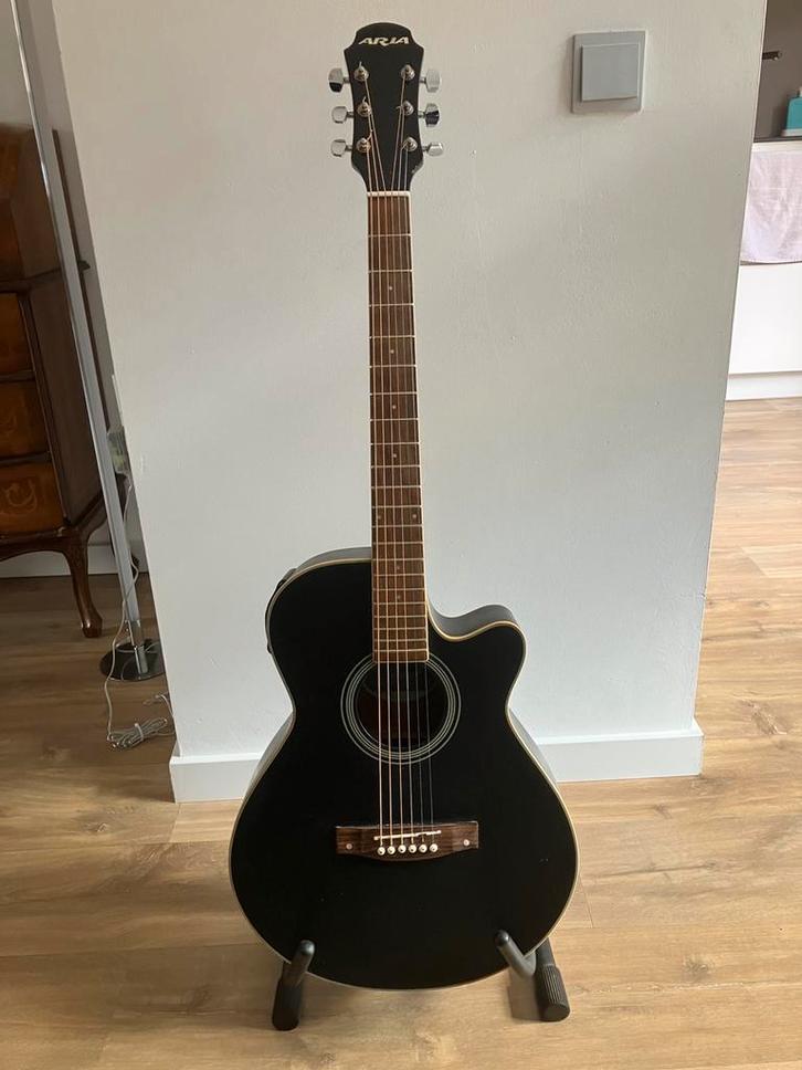 Aria Elecord FET SP BK zwart 2002, Muziek en Instrumenten, Snaarinstrumenten | Gitaren | Akoestisch, Gebruikt, Met (piezo-)element