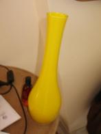 Vase Vintage très allongé en verre de couleur jaune. Dimensi, Maison & Meubles, Accessoires pour la Maison | Vases, Jaune, Moins de 50 cm