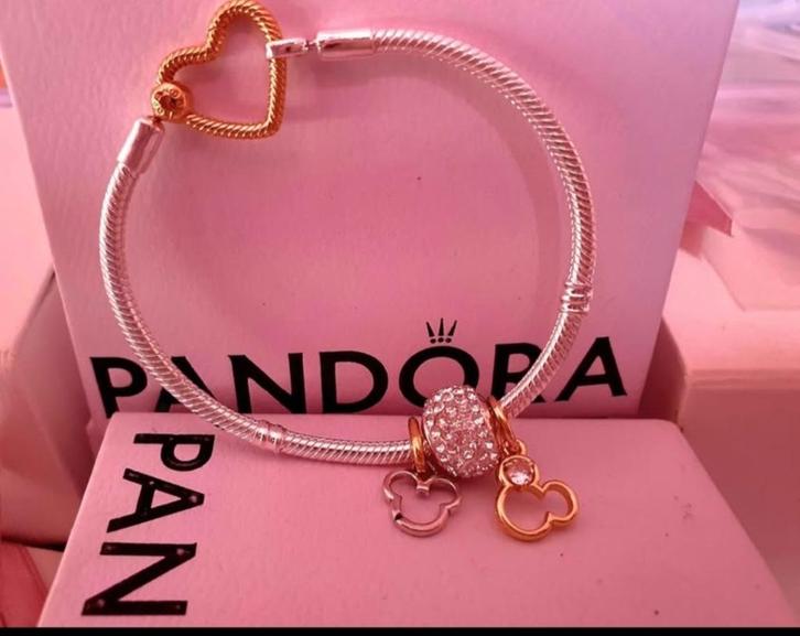 Bracelet coeur Pandora + 2 charmes Mickey & Minnie, Handtassen en Accessoires, Bedels, Nieuw, Pandora, Goud, Verzenden