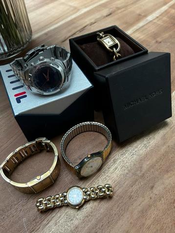 Lot horloges man en vrouw beschikbaar voor biedingen