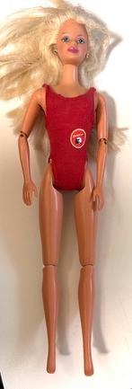 Barbie, rode trui, gelede armen en benen, Mattel 1998, Gebruikt