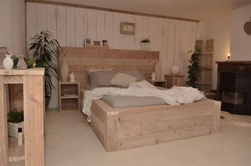Solden -50%: Bed Edith van steigerhout uit showroom beschikbaar voor biedingen