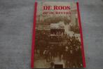 DE ROOS OP DE REVERS, Ophalen of Verzenden, Gelezen