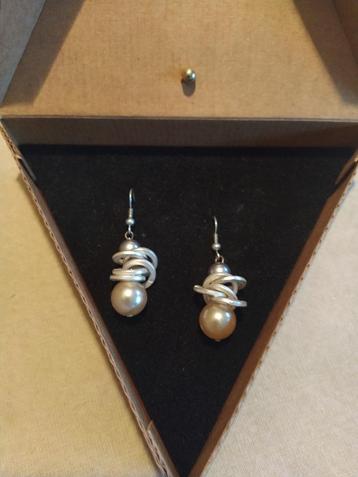 retro oorbellen beschikbaar voor biedingen