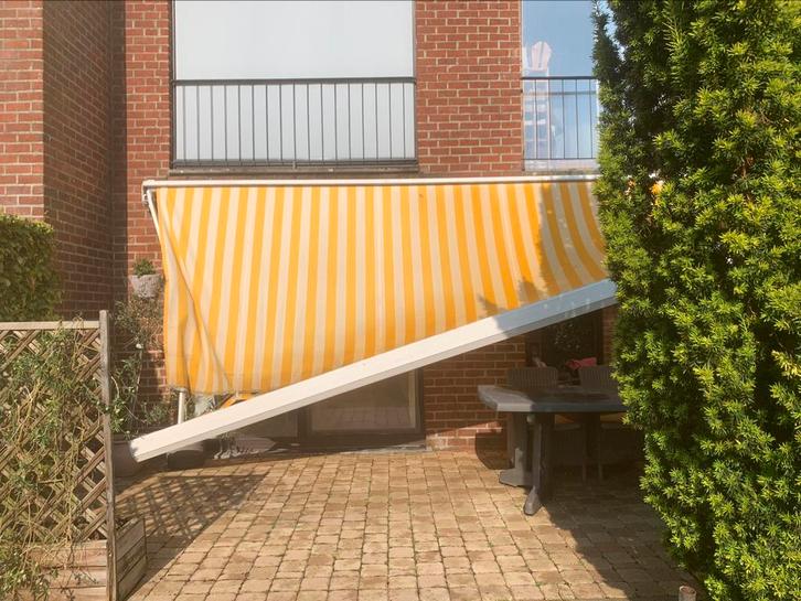 CHERCHE 1 bras de banne solaire électrique(de 5,5m/3m), Jardin & Terrasse, Protection solaire, Comme neuf, Électrique, Enlèvement