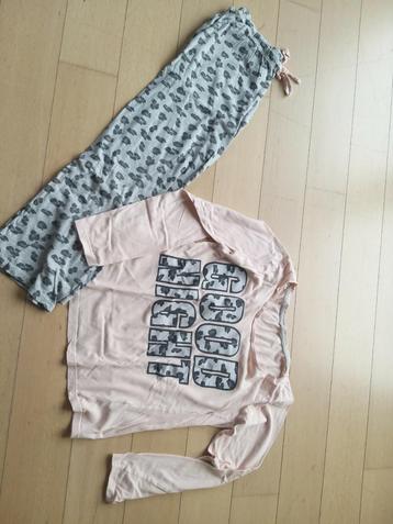 Pyjama beschikbaar voor biedingen
