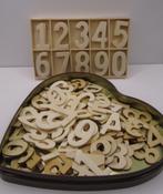 Houten cijfers, Ophalen, Zo goed als nieuw, Materiaal