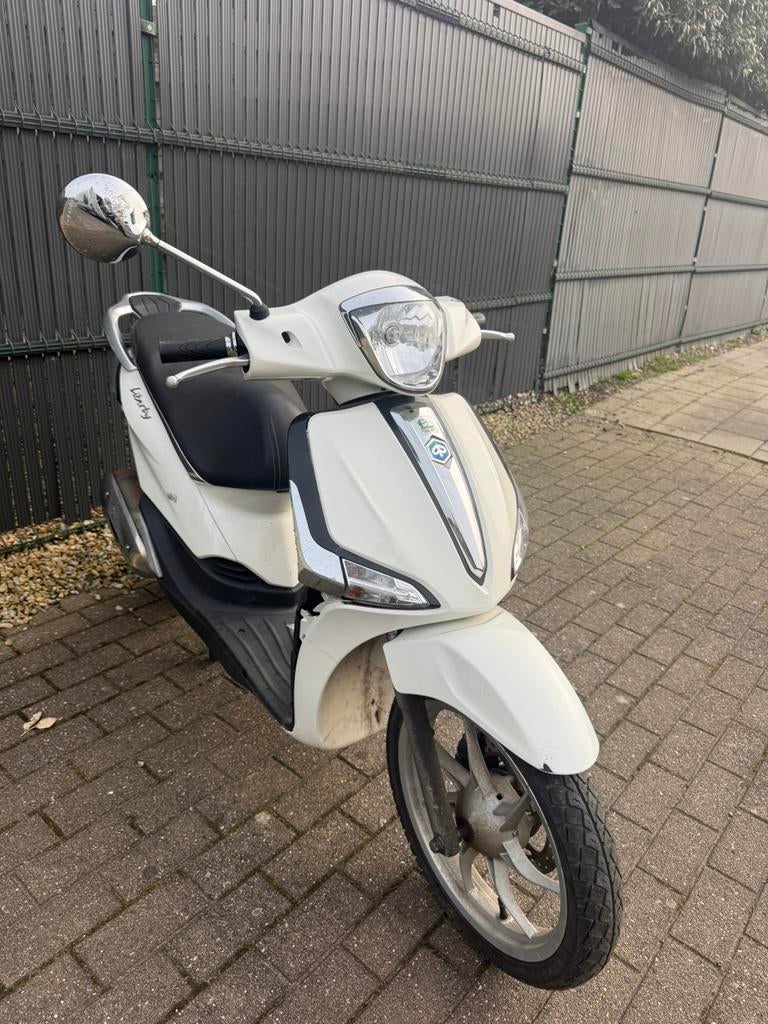 PIAGGIO FLY 50CC KLASSE A REED PERFECT 575€!, Fietsen en Brommers, Ophalen, Klasse A (25 km/u), Zo goed als nieuw, Fly