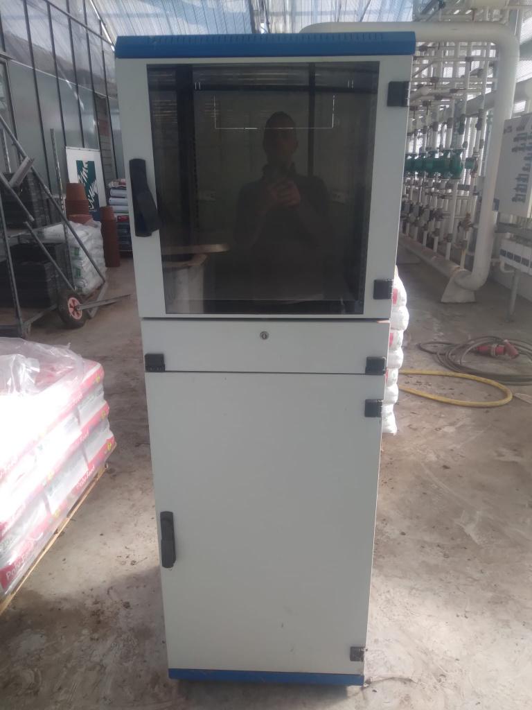 computerkast, Ophalen, Zo goed als nieuw, 170 cm of meer, Minder dan 70 cm