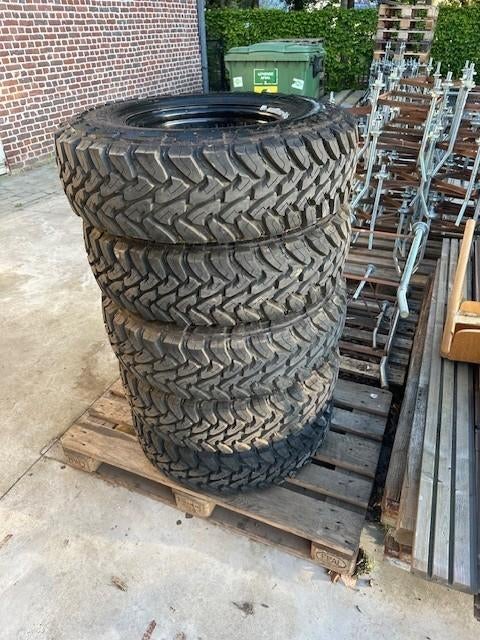 Jantes + pneus Série III/Defender 5x6,5 pouces = 5x165 mm, Autos : Pièces & Accessoires, Pneus & Jantes, 4 Saisons, 16 pouces