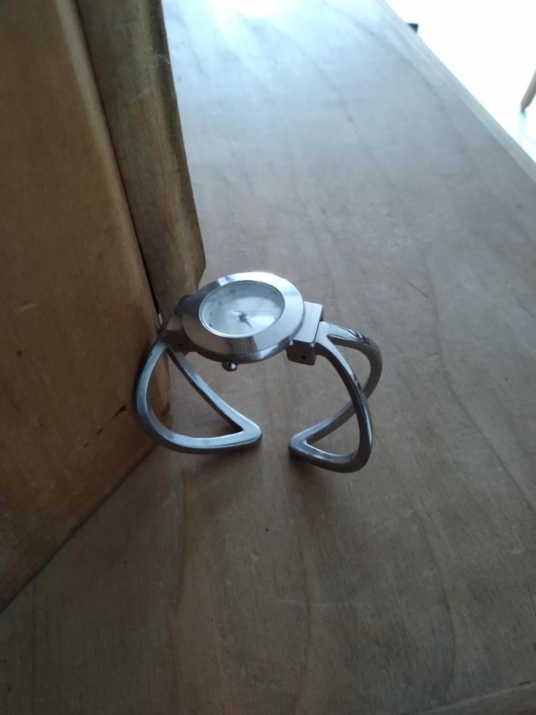 montre-bracelet pour femme, Bijoux, Sacs & Beauté, Montres | Femmes, Montre-bracelet, Enlèvement ou Envoi, Acier, Utilisé