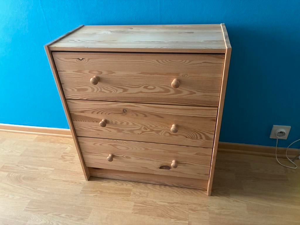 Petite commode en pin, 3 of 4 laden, Ophalen, Zo goed als nieuw, Grenenhout