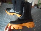 zwarte laarzen met dikke gele oranje zool maat 37, Kleding | Dames, Schoenen, Zwart, Lage of Enkellaarzen, Ophalen of Verzenden