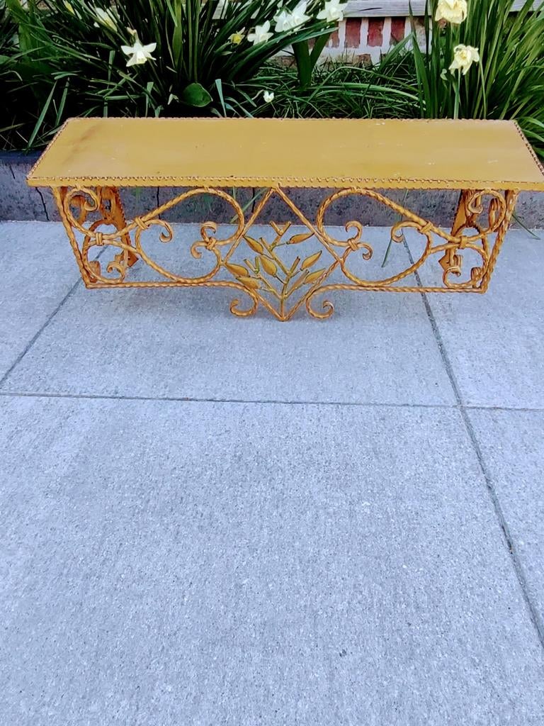 Smeedijzeren wandrekje voor bloempotjes., Ophalen