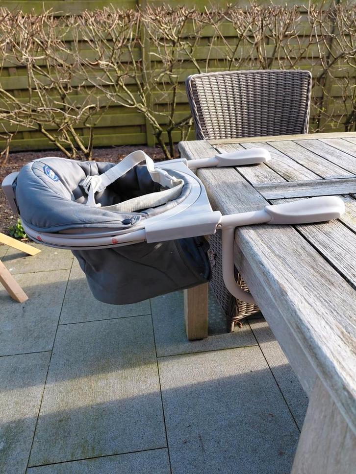 Kinderstoel Chicco hangstoel, Enfants & Bébés, Chaises pour enfants, Comme neuf, Chaise de table, Ceinture(s), Enlèvement