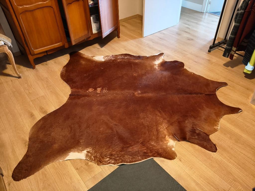 Koeienvel/tapijt, Huis en Inrichting, Ophalen, Zo goed als nieuw, Bruin, Overige vormen