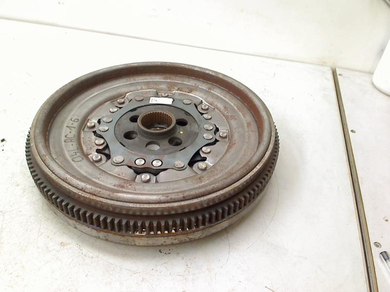 VOLANT MOTEUR BI-MASSE Audi A3 Limousine (8VS / 8VM), Dhr. R. de Gouw, Audi, Utilisé, De Bloemendaal 21 21
5221 EB  'S HERTOGENBOSCH, NL