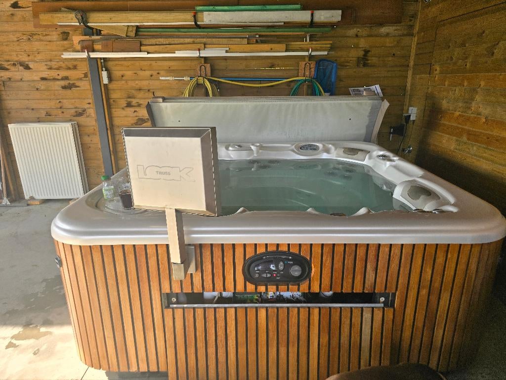 Jacuzzi Hotspring Envoy 5 places, Enlèvement, Comme neuf, Fixé