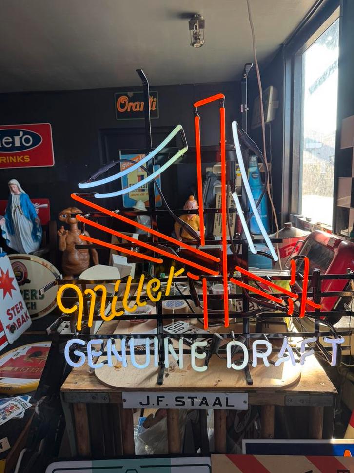 Miller oude NeoN reclame verlichting, Verzamelen, Merken en Reclamevoorwerpen, Gebruikt, Lichtbak of (neon) lamp, Ophalen