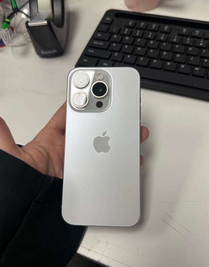 iPhone 15 Pro en parfait état à 100 %, 128 GB, Comme neuf, Enlèvement, Blanc