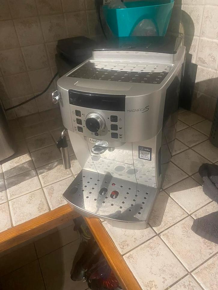 Machine à café Delongui Magnifica S, Electroménager, Cafetières, Comme neuf, Café en grains, Enlèvement