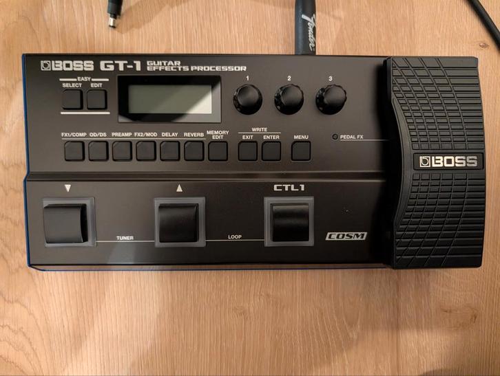 Pédale multi effet Boss GT 1 parfait état !, Musique & Instruments, Effets, Comme neuf, Chorus, Delay ou Écho, Distortion, Overdrive ou Fuzz