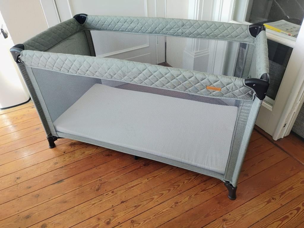 Reisbed Little Dutch + matras, Kinderen en Baby's, Babywiegjes en Ledikanten, Ophalen, Zo goed als nieuw, Reisbedje