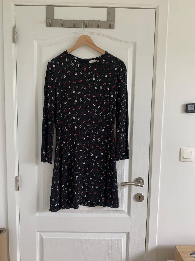 Robe noire à fleur MANGO S, Ophalen, Mango, Zwart, Zo goed als nieuw