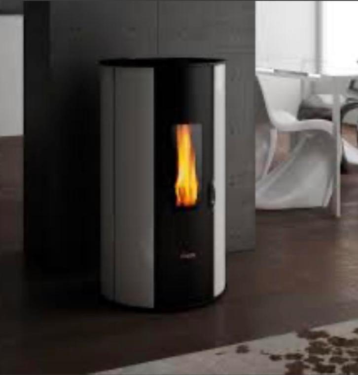 Pelletkachel Cadel Rondo 5,5 kW ZO GOED ALS NiEUW..!!!, Maison & Meubles, Poêles, Comme neuf, Poêle à granulés, Enlèvement