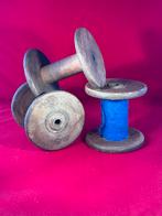 Drie identieke houten klossen., Ophalen of Verzenden