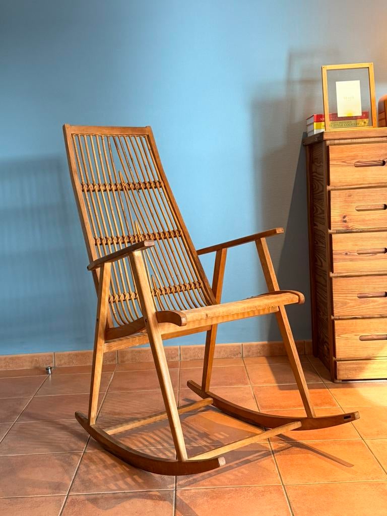 Vintage Rotan schommelstoel / rocking chair / fauteuil, Antiquités & Art, Enlèvement