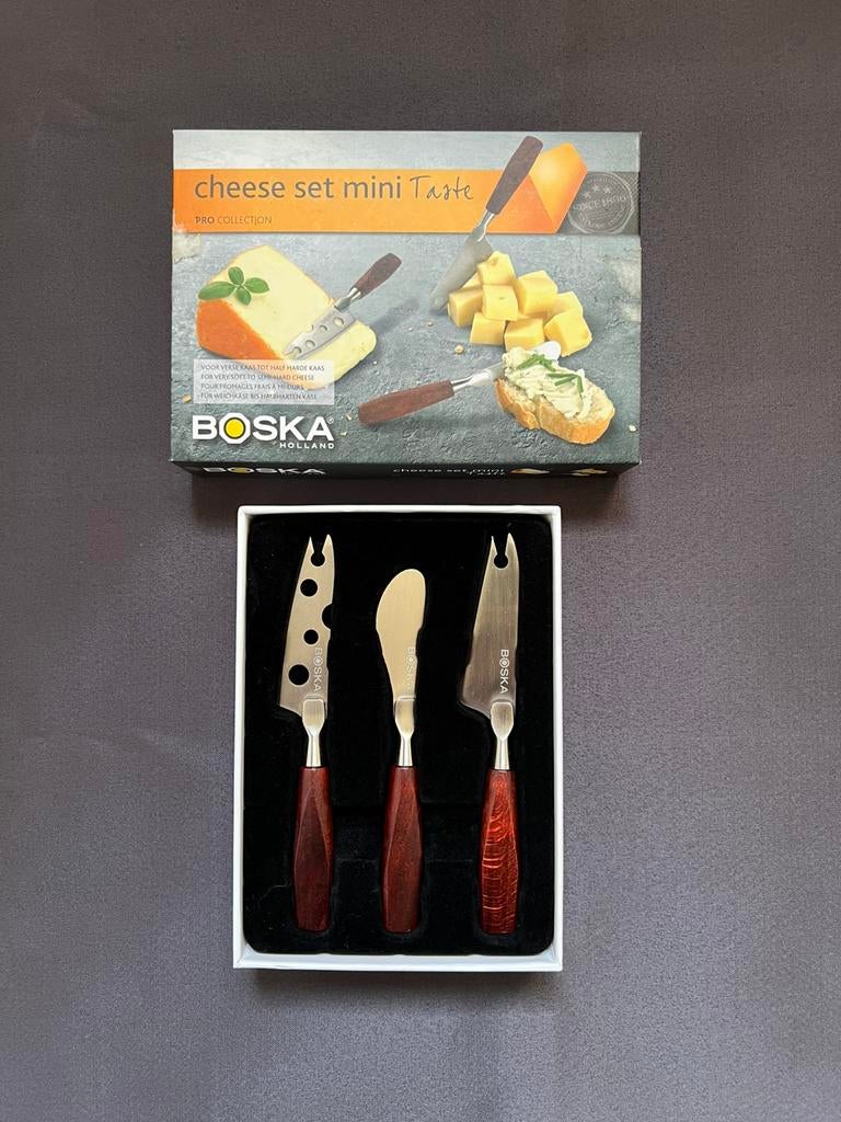 Coffret 3 couteaux à fromage Boska – NEUF – manches bois, Enlèvement, Neuf, Bois, Ensemble de couverts