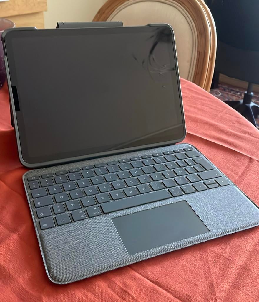 iPad Air 5 (2022) + Logitech Folio Touch - werkt perfect, Computers en Software, Apple iPads, Gebruikt, Apple iPad Air, Wi-Fi