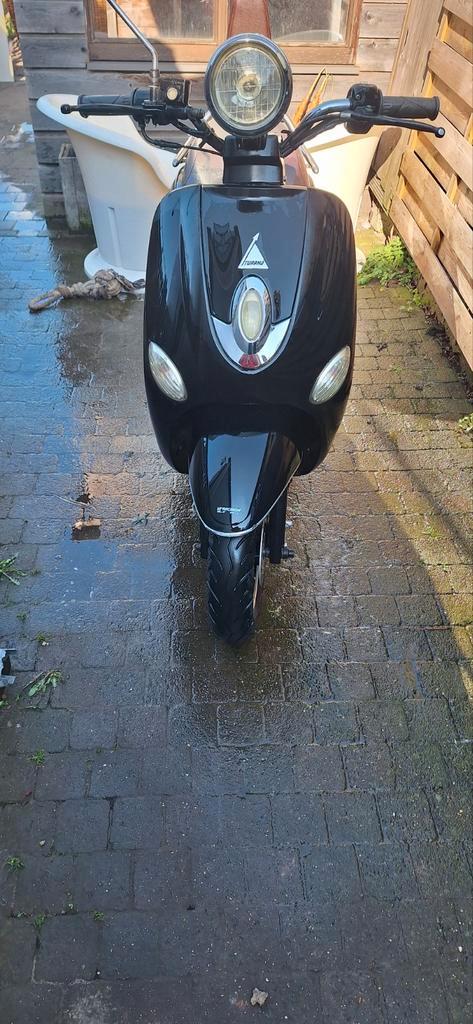 Aklasse brommer– Rijklaar – 7.876 km, Vélos & Vélomoteurs, Scooters | SYM, Utilisé, Essence, Enlèvement