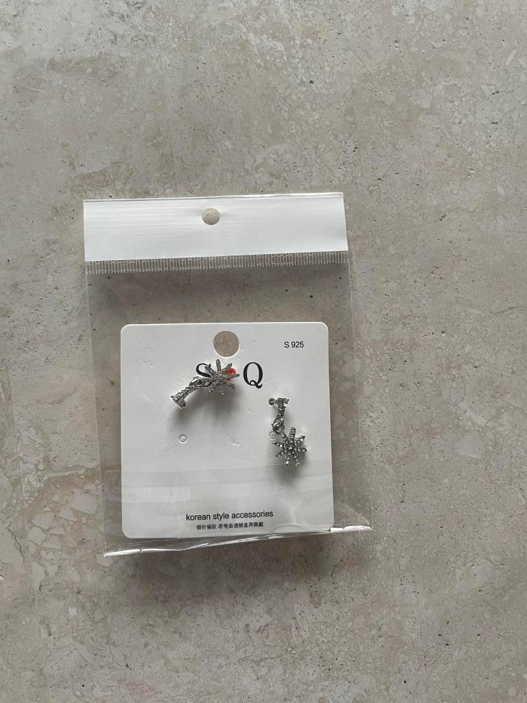 Nieuwe zilveren OORBELLEN, Handtassen en Accessoires, Oorbellen, Overige materialen, Nieuw, Ophalen of Verzenden, Knopjes of Stekers