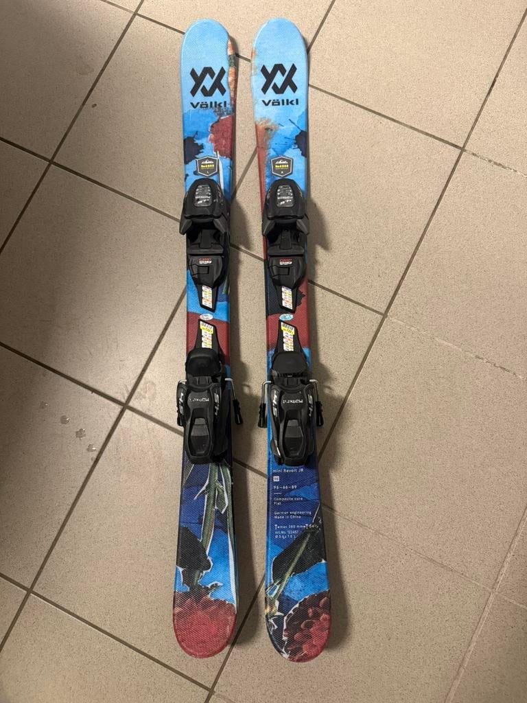 Volkl mini revolt jr 98 + stokken, Sport en Fitness, Overige merken, Ophalen of Verzenden, Zo goed als nieuw, Carve