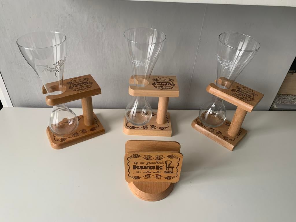 3 glazen en een onderzetterhouder „KWAK”, Ophalen of Verzenden, Zo goed als nieuw
