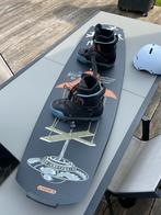 Planche, boots, casque et gilet impact de wakeboard, Enlèvement, Comme neuf, Planche