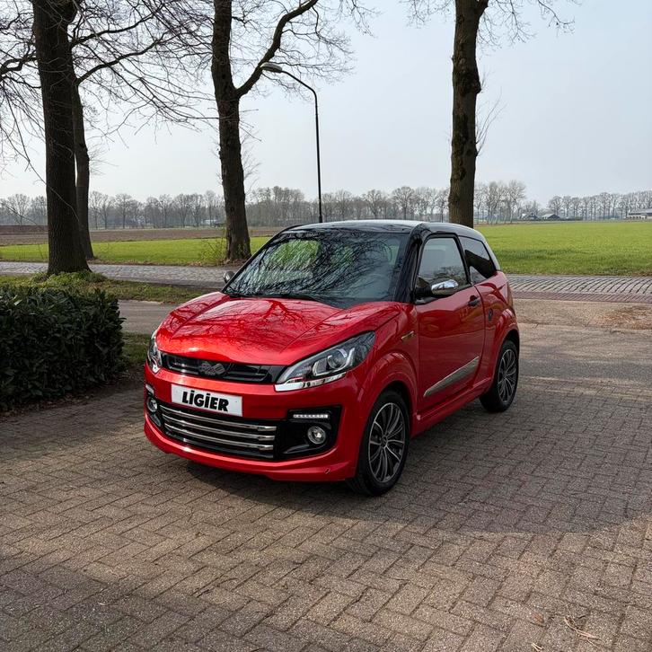 Ligier JS50 | 2020 | Achteruitrijcamera, Auto's, Aixam, Particulier, Diesel, Automaat, Rood, Kunstmatig leder, Voorwielaandrijving