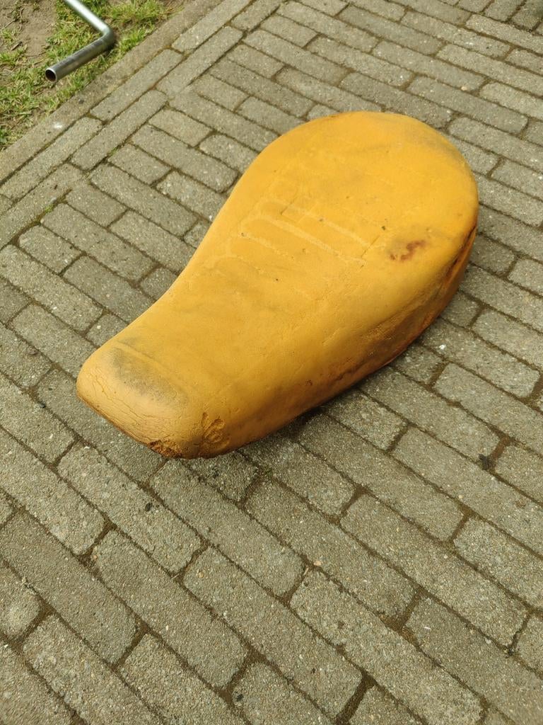 Orginele zadel Suzuki rv50, Ophalen, Gebruikt, Geel, Overige typen