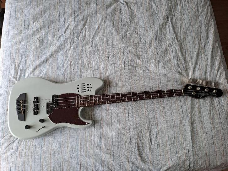 Terug te koop Godin RG-4 Ultra Carbon White., Musique & Instruments, Instruments à corde | Guitares | Basses, Comme neuf, Électrique