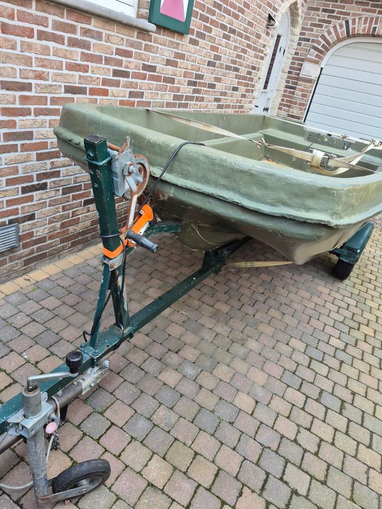 Polyester boot met trailer, Ophalen, Polyester