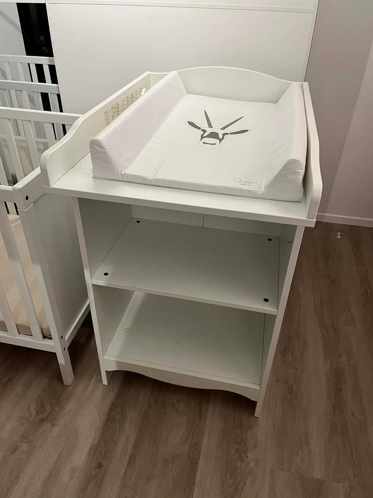 Baby bedje en verzorgingstafel, Ophalen