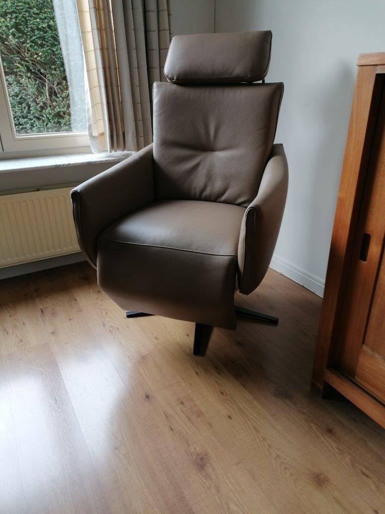 lederen relax zetel met 2 motoren zo goed als nieuw, Ophalen, Eenpersoons, Minder dan 75 cm, Leer