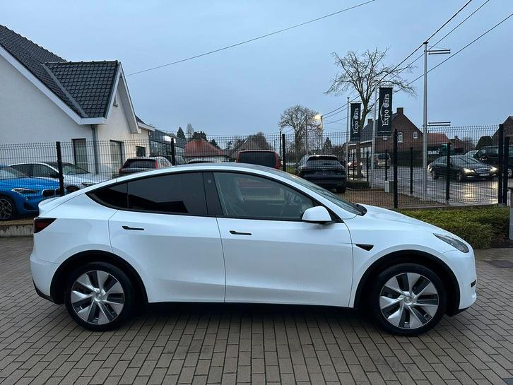 Tesla model y, Auto's, Tesla, Particulier, Model Y, Elektrisch, SUV of Terreinwagen, 5 deurs, Wit, Zwart, Leder, Achterwielaandrijving