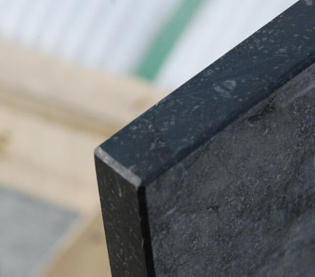 Vensterbanken in Belgische hardsteen, laatste stuks, Doe-het-zelf en Bouw, Plinten en Afwerking, Nieuw, Vensterbanken, Hardsteen