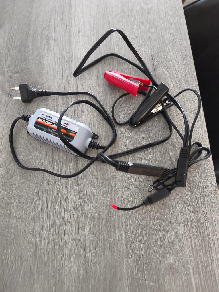chargeur voiture motopower, Enlèvement, Comme neuf