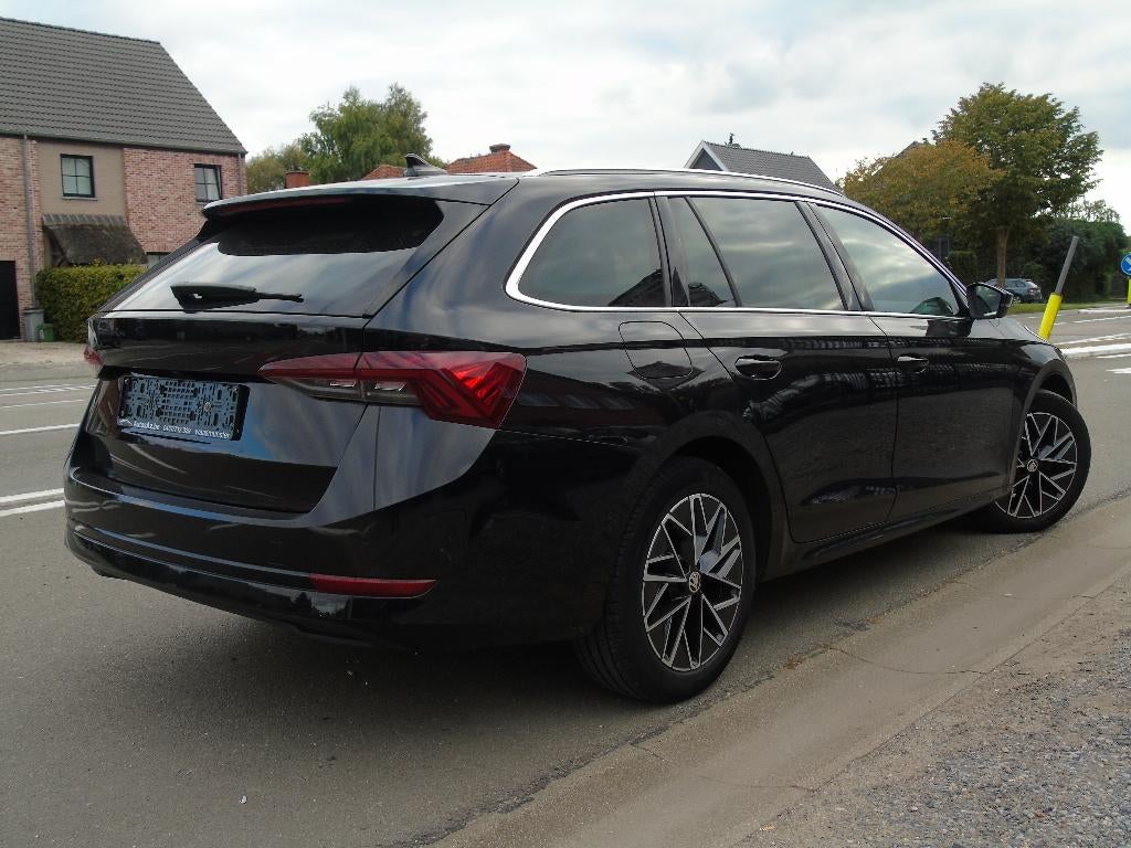 Skoda Octavia Sw 2.0TDI DSG*202*1e Eigen*Keyless Go*AUTOMAAT, Autos, Skoda, Cuir et Alcantara, Entreprise, Entretenue par le concessionnaire