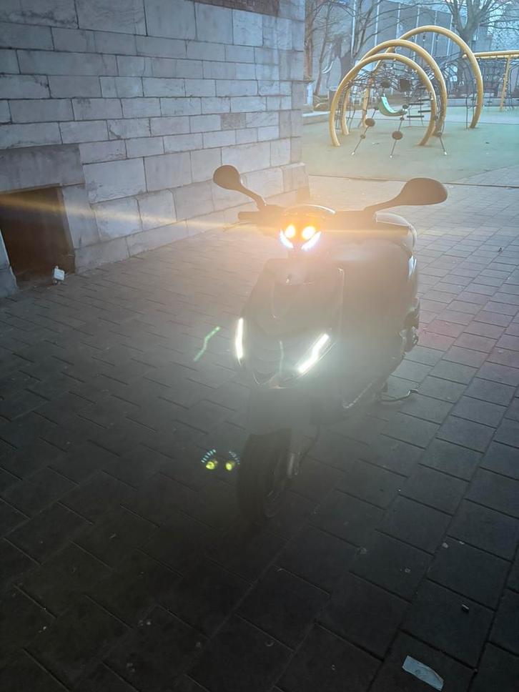 Piaggio zip Grey, Fietsen en Brommers, Scooters | Vespa, Nieuw, Overige modellen, Klasse A (25 km/u), Benzine, Ophalen