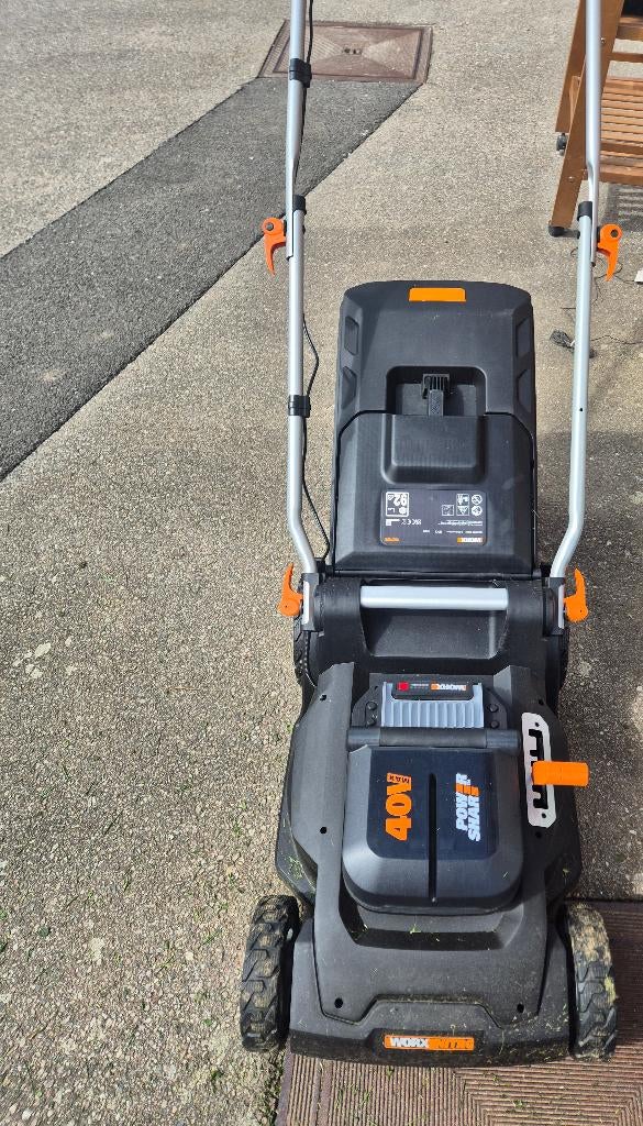 Worx WG745E 40V draadloze grasmaaier, Ophalen, Cirkelmaaier, Zo goed als nieuw, Opvangbak